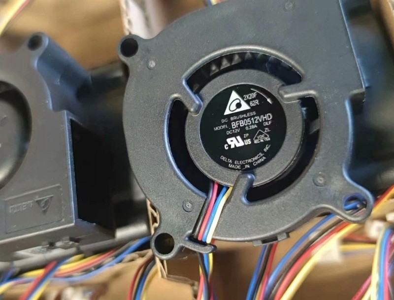DELTA BFB0512VHD 12V 0.28A 3wires 4wires Cooling Fan - Picture need