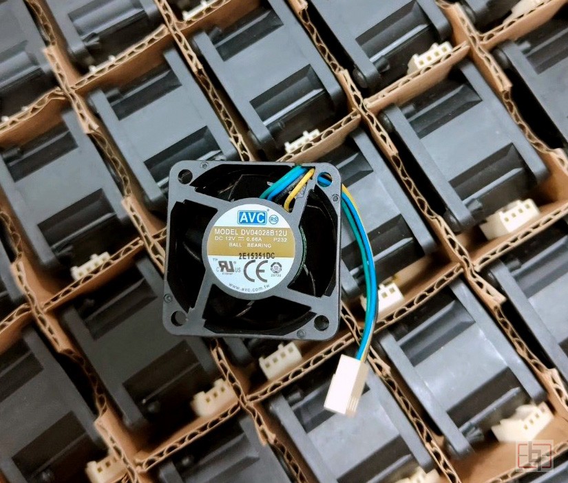 AVC DV04028B12U 12V 0.66A 3wires 4wires Cooling Fan - Picture need