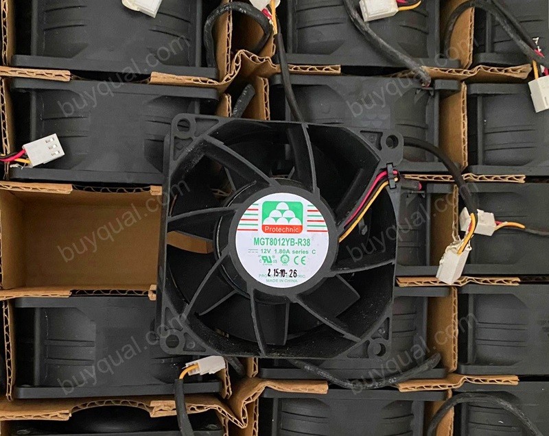 MAGIC MGT8012YB-R38 12V 1.80A 3wires Cooling Fan 