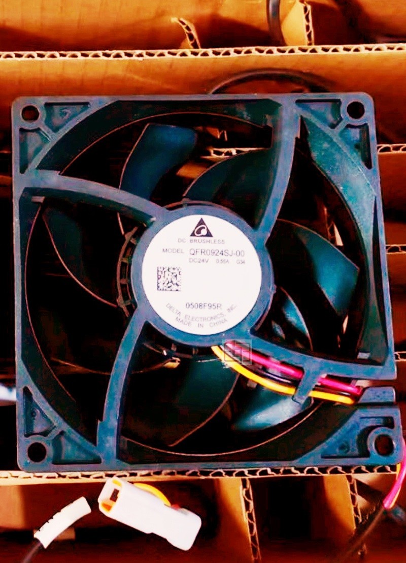 Delta QFR0924SJ-00 24V 0.55A  3wires Cooling Fan