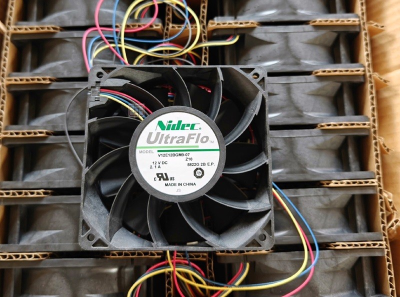 Nidec V12E12BGM9-07 12V 2.1A 3wires Cooling Fan 