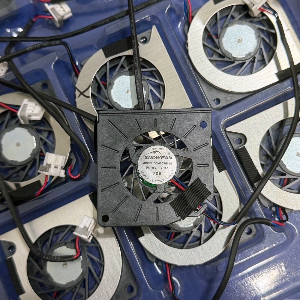 SNOWFAN YY4505H05B 5V 0.15A 3wires Cooling Fan