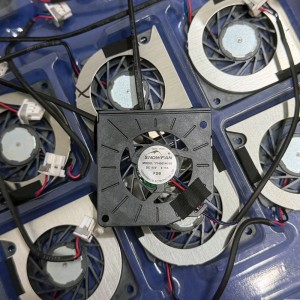 SNOWFAN YY4505H05B 5V 0.15A 3wires Cooling Fan