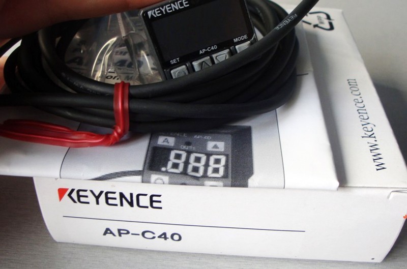 KEYENCE APC40 Pressure Sensor